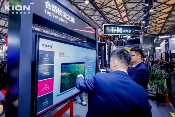 1761829521280075.jpg 配图9-凯傲多媒体互动大屏.jpg